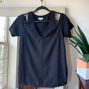 URBAN OUTFITTERS silence + noise cutout cold shoulder short sleeve t-shirt (S) ✨